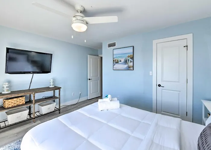 Holiday home Updated Waterfront Escape W/ Dock & Fire Pit Pensacola