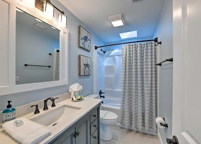 Holiday home Updated Waterfront Escape W/ Dock & Fire Pit Pensacola