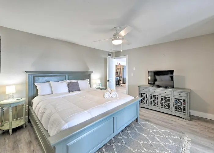Holiday home Updated Waterfront Escape W/ Dock & Fire Pit Pensacola