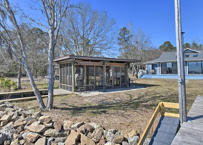 Updated Waterfront Escape W/ Dock & Fire Pit Holiday home
