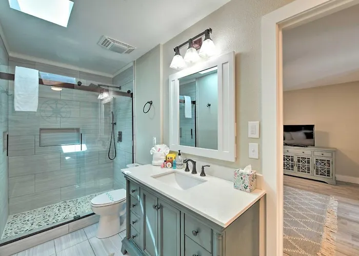 Holiday home Updated Waterfront Escape W/ Dock & Fire Pit Pensacola