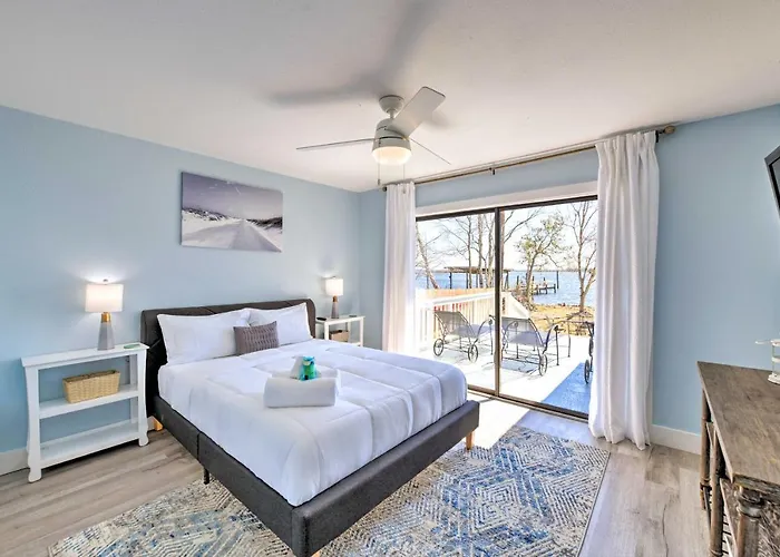 Updated Waterfront Escape W/ Dock & Fire Pit Holiday home *