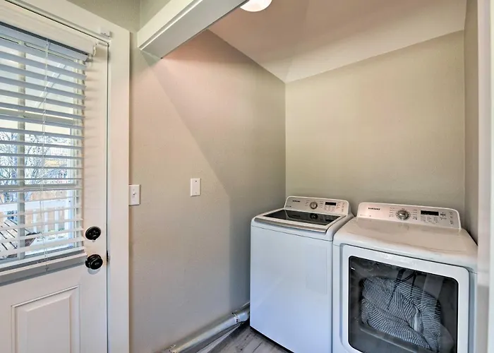 Updated Waterfront Escape W/ Dock & Fire Pit Holiday home Pensacola