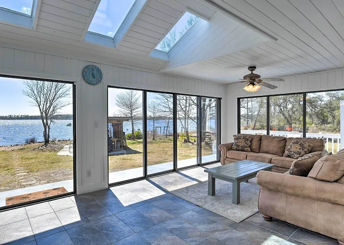 Updated Waterfront Escape W/ Dock & Fire Pit Holiday home *