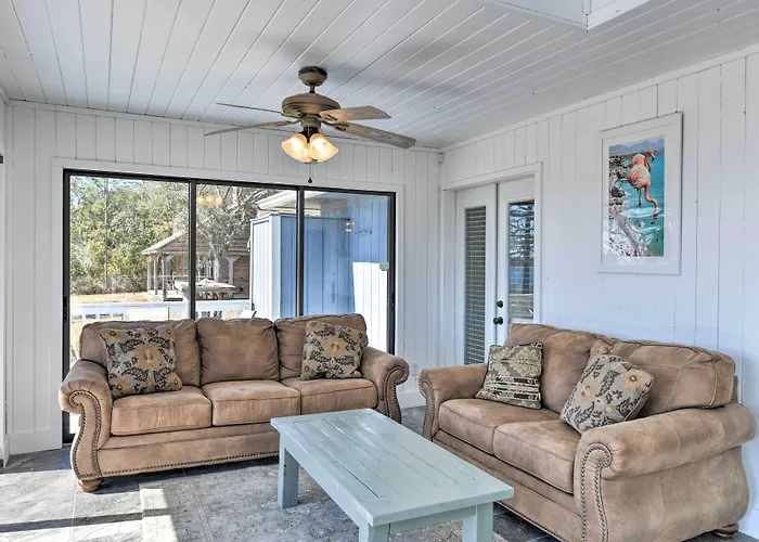 Updated Waterfront Escape W/ Dock & Fire Pit Holiday home *