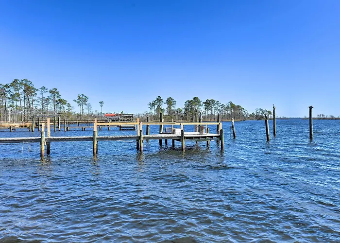 Updated Waterfront Escape W/ Dock & Fire Pit Holiday home *